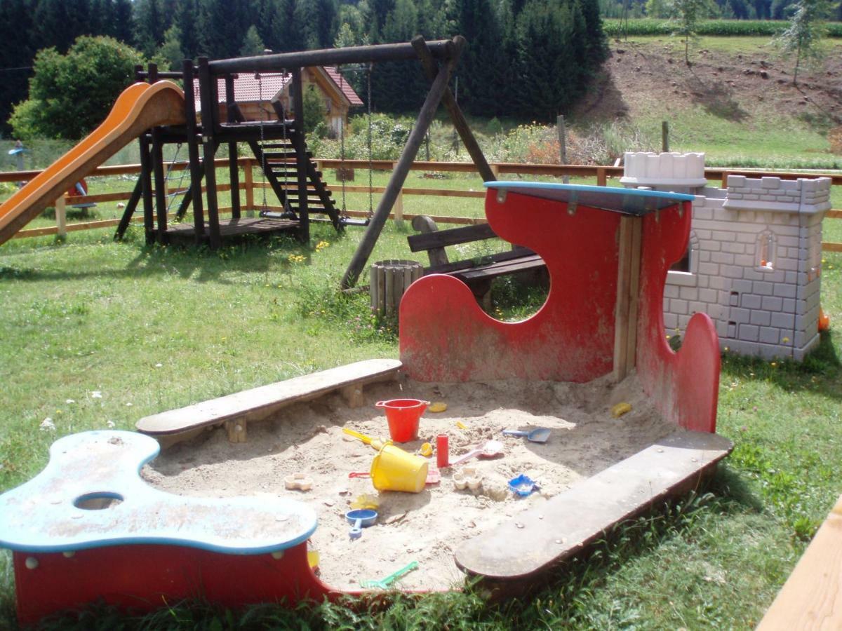 Miklauzhof Schmautz Ferienwohnungen & Zimmer מראה חיצוני תמונה